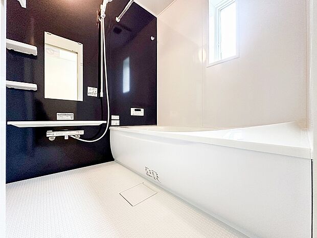 一日の疲れが癒される優雅なバスタイムを堪能できるゆとりあるバスルームです。