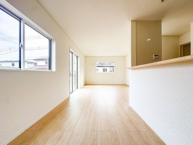 開放感あるリビングダイニング。ご家族とのんびりしたひと時を過ごせますね。