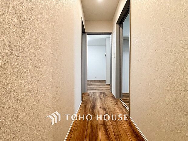 やわらかな陽射しがふりそそぎ、ゆったりした時間が流れる室内。