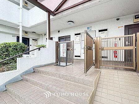 満ち足りたプライベートシーンへと誘うエントランスです。