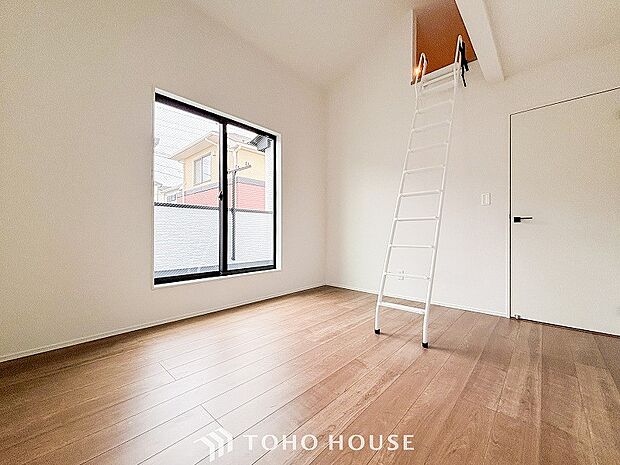 穏やかな風と陽光を導き、プライバシーに配慮された設計プランを採用し、居住性を一段と心地よいものにしています。