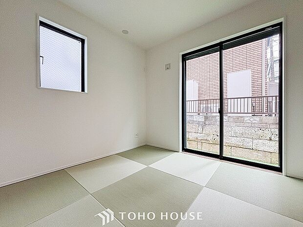 畳の香りに癒され、和の空間を感じることのできる落ち着きある一部屋です。