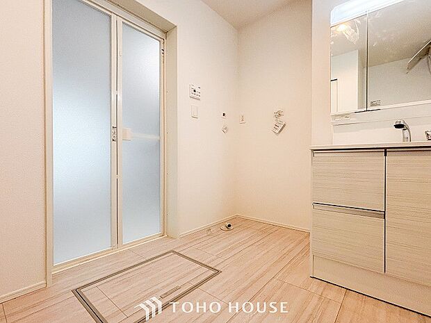 清潔感のあるプライベート空間は、身だしなみチェックや肌のお手入れに最適です。