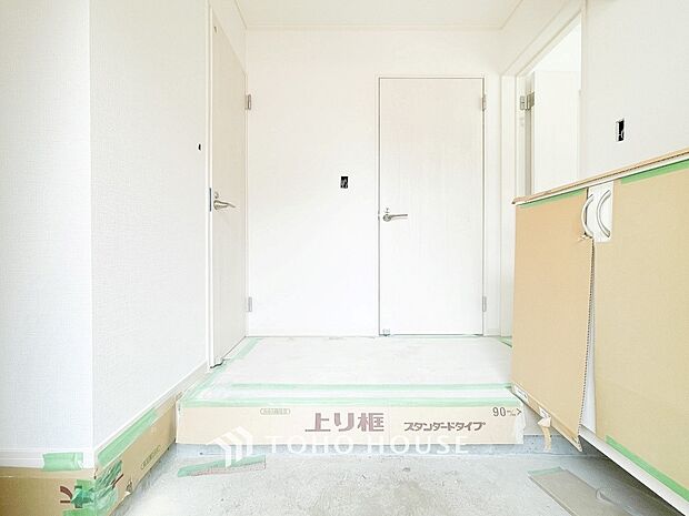 居住者の帰り、訪れる方を優しく迎えてくれる開放感のある玄関。