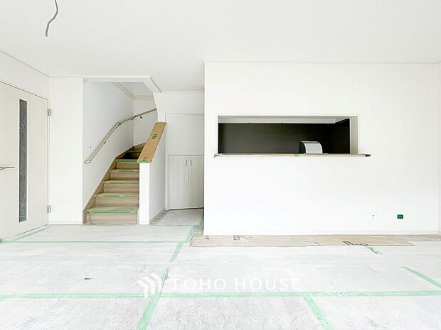 忙しい朝でも、しっかり家族が揃って食事をして頂けるゆとりある大きさのダイニングスペース。