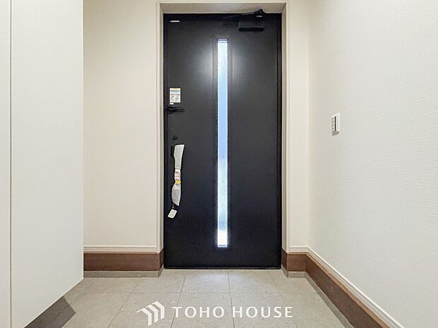 居住者の帰り、訪れる方を優しく迎えてくれる玄関です。