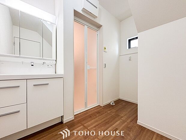 パウダールームはナチュラルな雰囲気で清潔な印象。