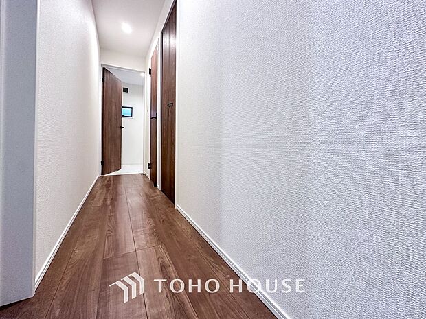 やわらかな陽射しがふりそそぎ、ゆったりした時間が流れる室内。