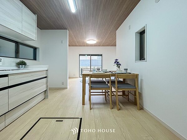 ここにはみんなが集い、食事と楽しい会話が始まるスペース。