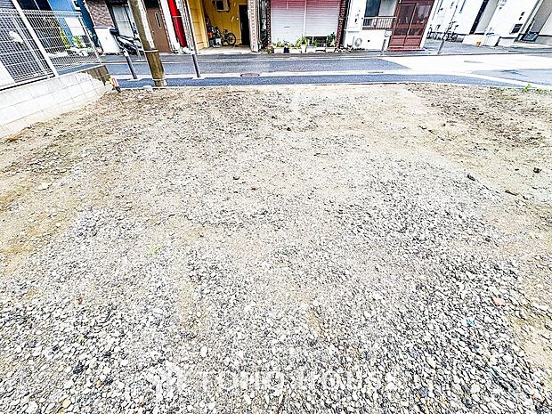 閑静な住宅街の陽当りに恵まれた土地。たくさんの想いが美しいカタチに彩られます。