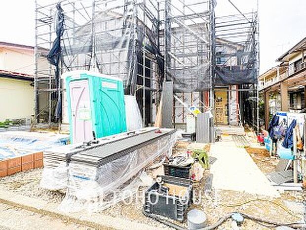 閑静な住宅街の陽当りに恵まれた土地。たくさんの想いが美しいカタチに彩られます。