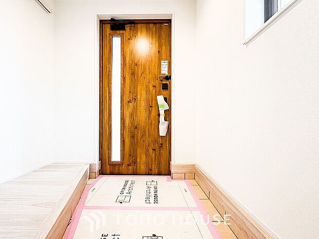 帰り着くたびに洗練されたテイストの空間に迎えられ誇りと喜びを感じる玄関まわりです。