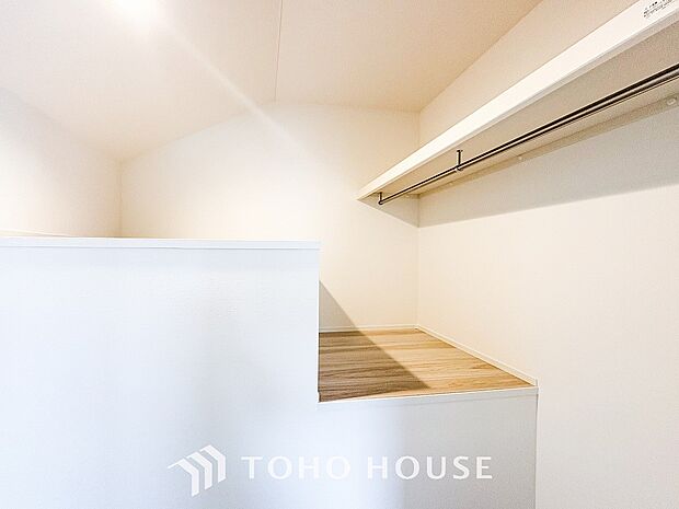 衣類だけでなく大きな荷物も収納でき、お部屋がすっきりします。
