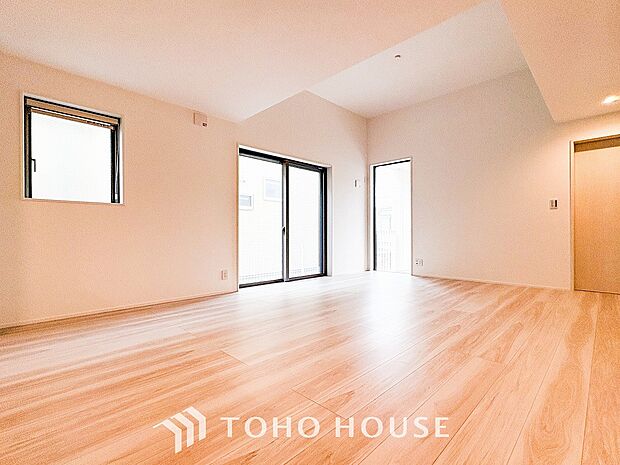 開放感あるリビングダイニング。ご家族とのんびりしたひと時を過ごせますね。