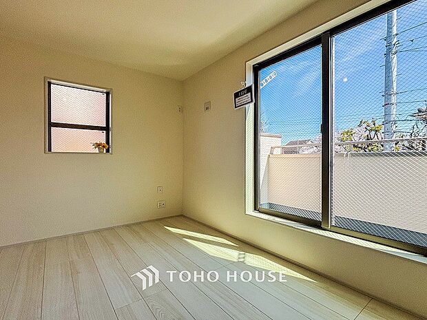 採光もアクセントの一つとして。プライベートルームにはやさしい光が射し込んでいます。