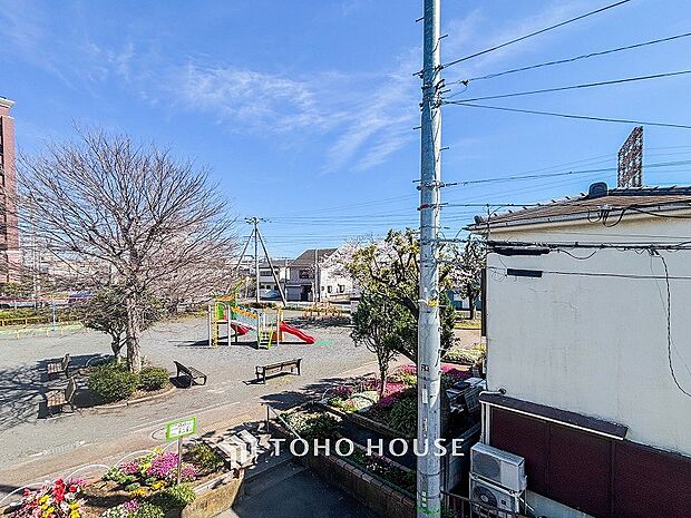 豊かな眺望にふさわしい空間には、通風・採光にも優れ、心地よい光と風があふれています。