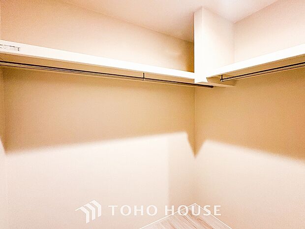 衣類だけでなく大きな荷物も収納でき、お部屋がすっきりします。