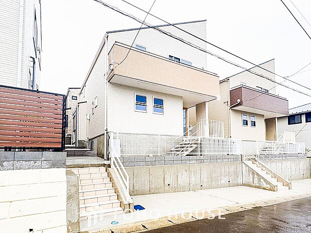 表現された空間は豊かな光と風を纏い、暮らしの時間を豊かにしてくれます。