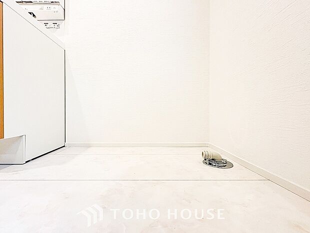 洗濯機を配置しても十分なスペースを確保しております。