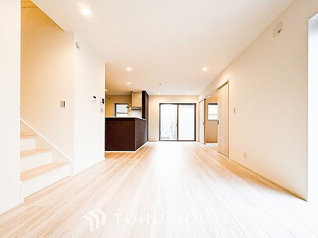 ここにはみんなが集い、食事と楽しい会話が始まるスペース。