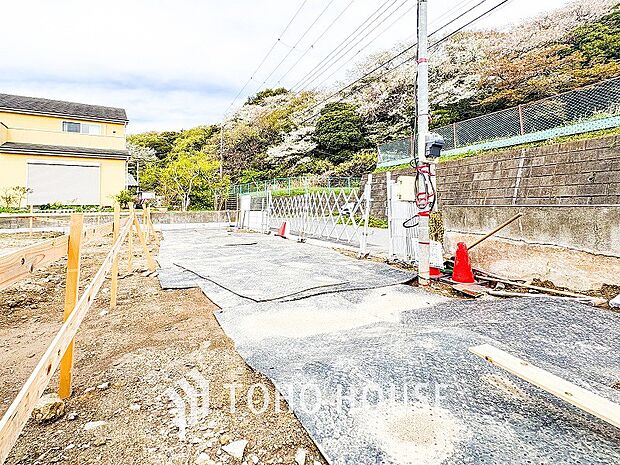 閑静な住宅街の一角、ひと時のくつろぎが生まれ、ゆっくりと愛着が育まれていきます。