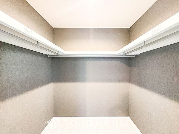 ウォークインクロゼットのある住まいで居住スペースを広く使えます。