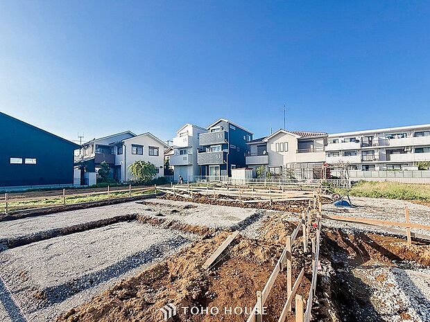 閑静な住宅街の一角、ひと時のくつろぎが生まれ、ゆっくりと愛着が育まれていきます。