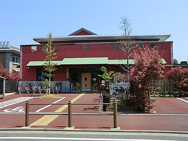 0歳児からの保育があり、働くご両親には心強い保育園。子どもの自主性や社会性の発達を促すことを大切に考えた保育が行われています。