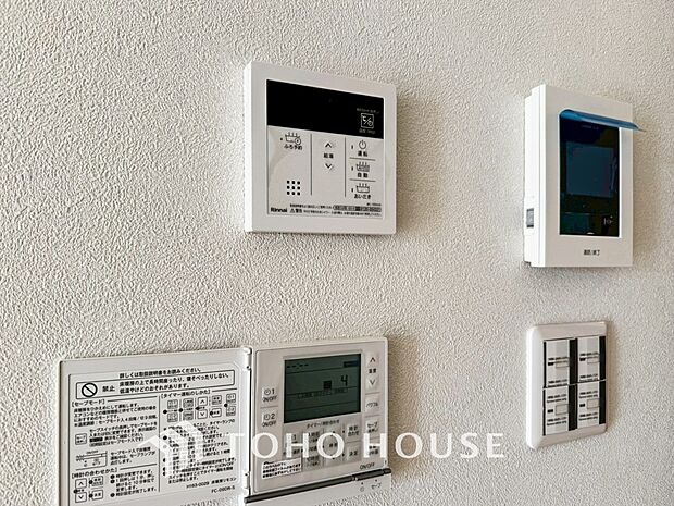 誰が来てもわかる様にモニター付きインターホンを設置。