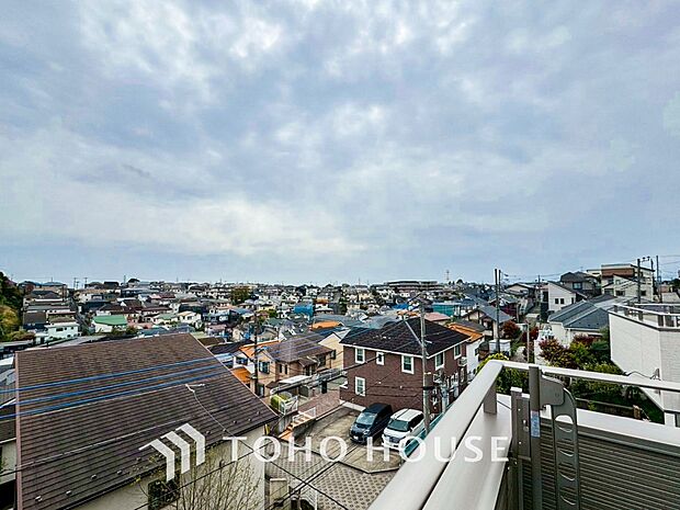 開放的で気持ちの良い眺望と青い空を満喫できます。
