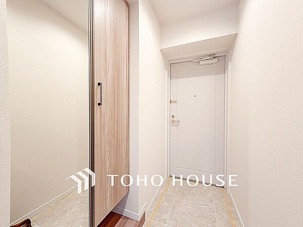居住者の帰り、訪れる方を優しく迎えてくれる玄関です。