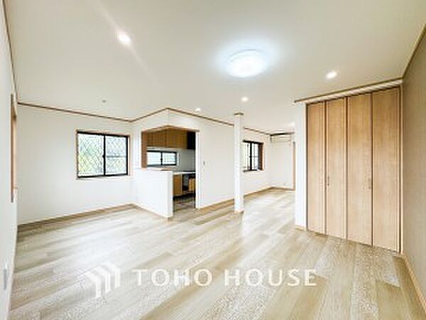 落ち着いた雰囲気に包まれた伸びやかな空間で、ゆったりと家族団らんの時間を過ごせます。