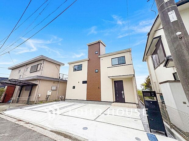 住む人を映し出す洗練された佇まいは、いつまでも輝き続けながらいつしか街の風景に溶け込んでいきます。