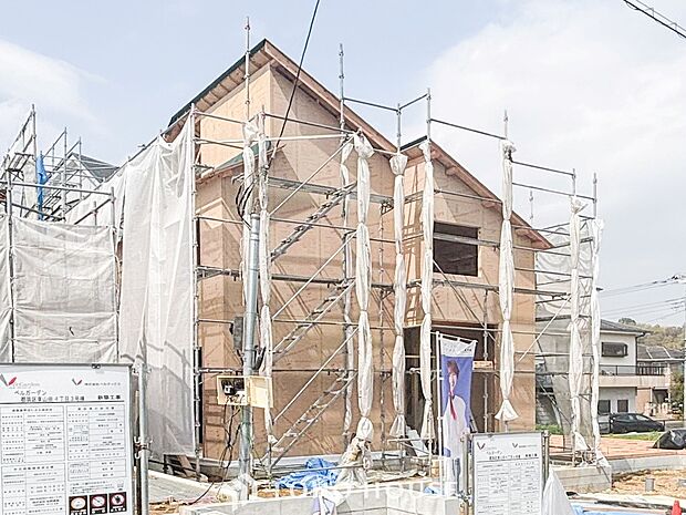 閑静な住宅街の一角、ひと時のくつろぎが生まれ、ゆっくりと愛着が育まれていきます。