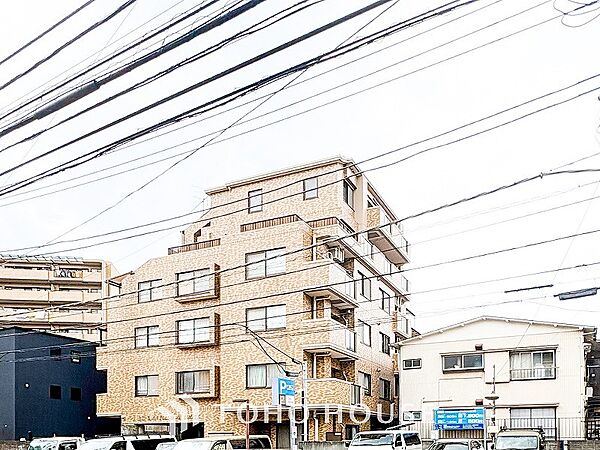 前面道路含む現地写真『快適』は「家」と「街」と「環境」が調和した時に訪れるだと改めて感じさせてくれます。