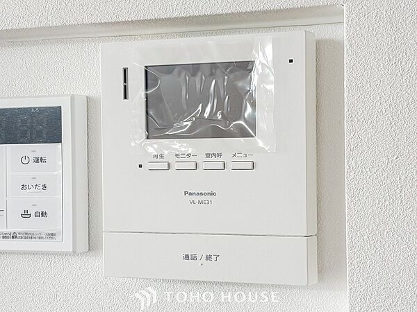 誰が来てもわかる様にモニター付きインターホンを設置。
