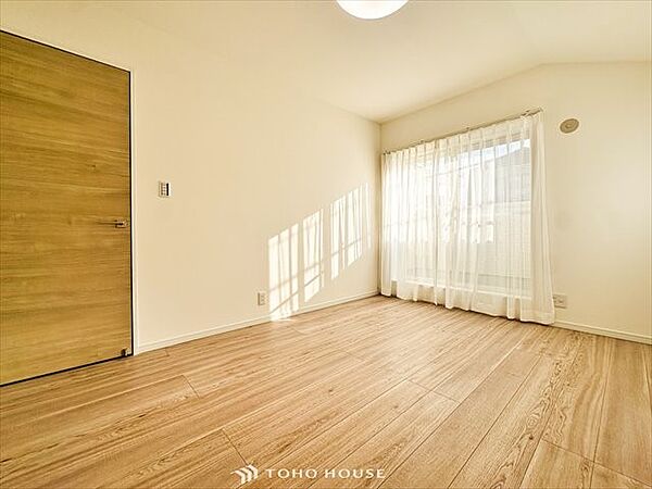 採光もアクセントの一つとして。プライベートルームにはやさしい光が射し込んでいます。
