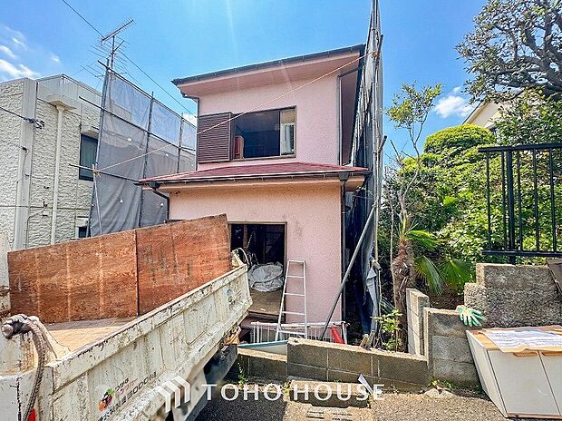 風を感じ解放感あふれる光に満ちた住まい。