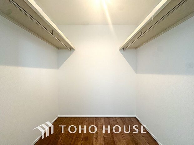 衣類だけでなく大きな荷物も収納でき、お部屋がすっきりします。