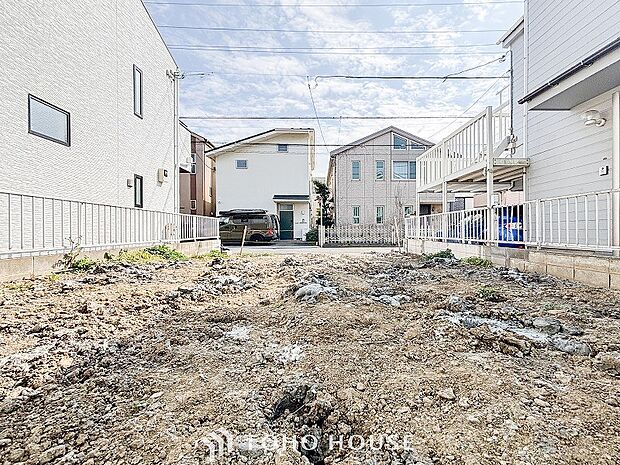 閑静な住宅街の陽当りに恵まれた土地。たくさんの想いが美しいカタチに彩られます。