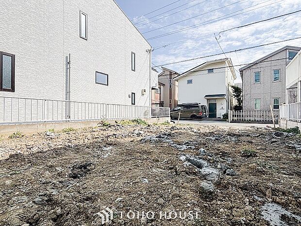 閑静な住宅街の陽当りに恵まれた土地で寛ぎに満ちた生活を。