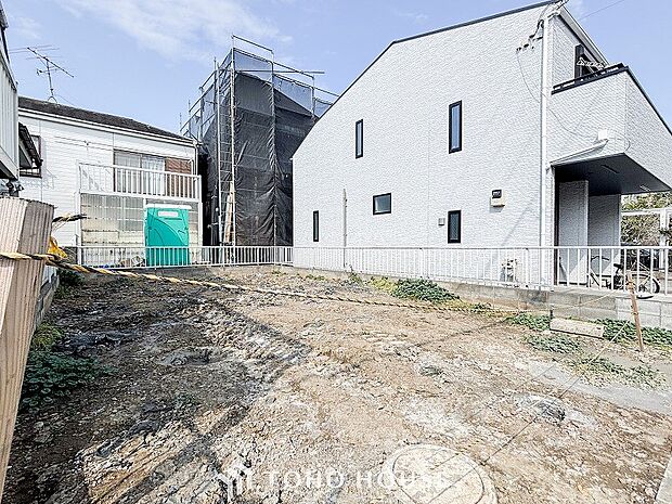 閑静な住宅街の一角、ひと時のくつろぎが生まれ、ゆっくりと愛着が育まれていきます。
