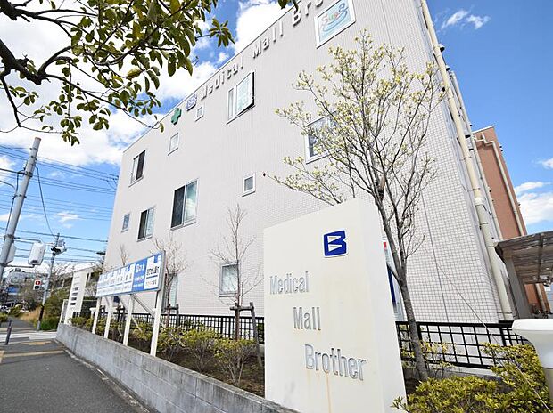 『小児科』『整形外科』『歯科』『内科』のクリニックと調剤薬局を併設しています。