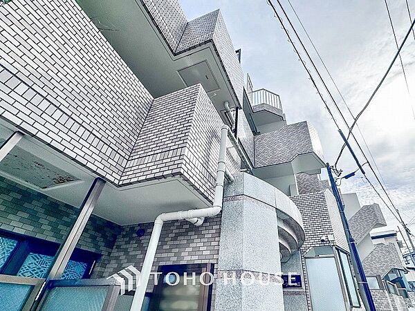 前面道路含む現地写真『快適』は「家」と「街」と「環境」が調和した時に訪れるだと改めて感じさせてくれます。