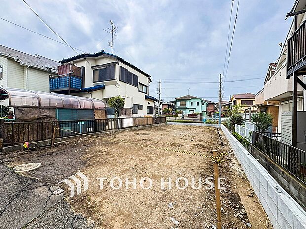 閑静な住宅街の陽当りに恵まれた土地。たくさんの想いが美しいカタチに彩られます。