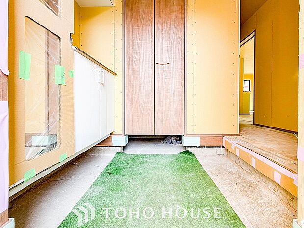 帰り着くたびに洗練されたテイストの空間に迎えられ誇りと喜びを感じる玄関まわりです。