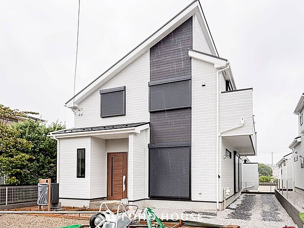 閑静な住宅街の一角、ひと時のくつろぎが生まれ、ゆっくりと愛着が育まれていきます。