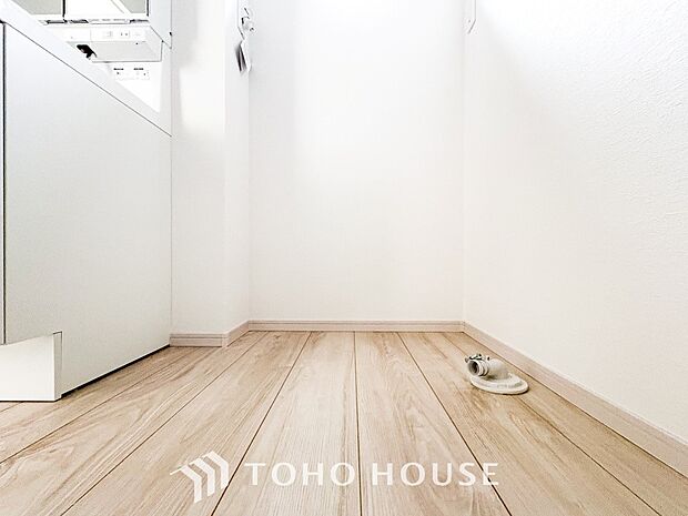 洗濯機を配置しても十分なスペースを確保しております。