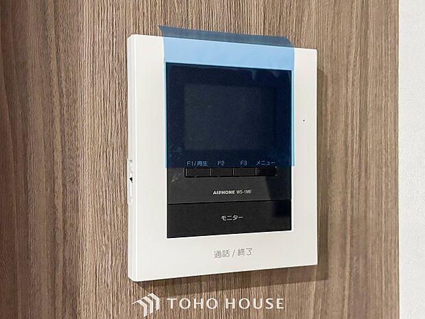 誰が来てもわかる様にモニター付きインターホンを設置。
