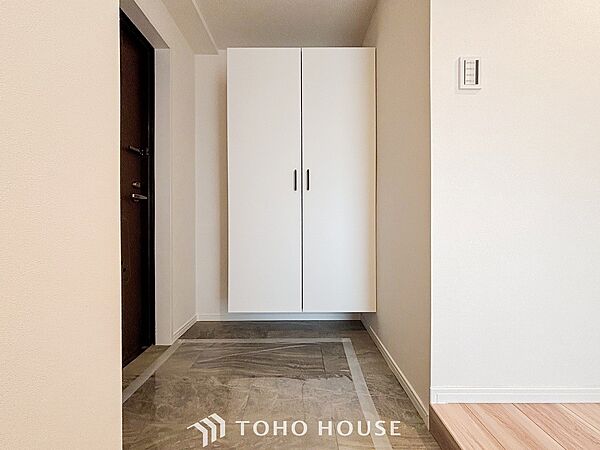 居住者の帰り、訪れる方を優しく迎えてくれる玄関です。